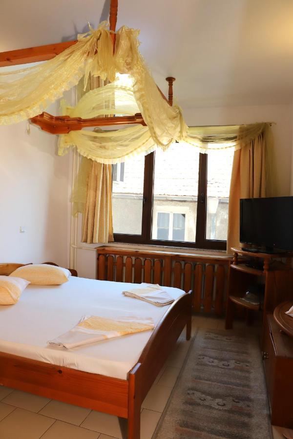 Hotel Mishel Kocserinovo Kültér fotó
